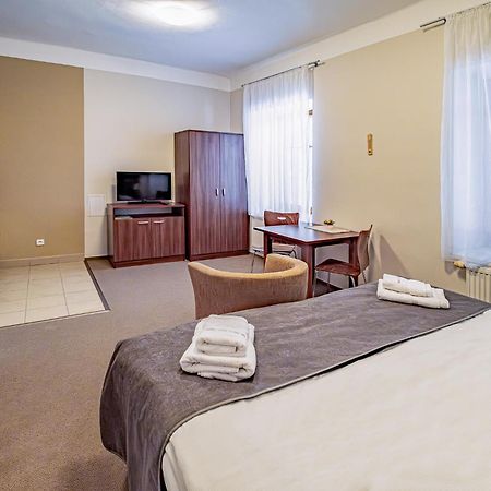 Relax Hotel Stork Lednice Esterno foto