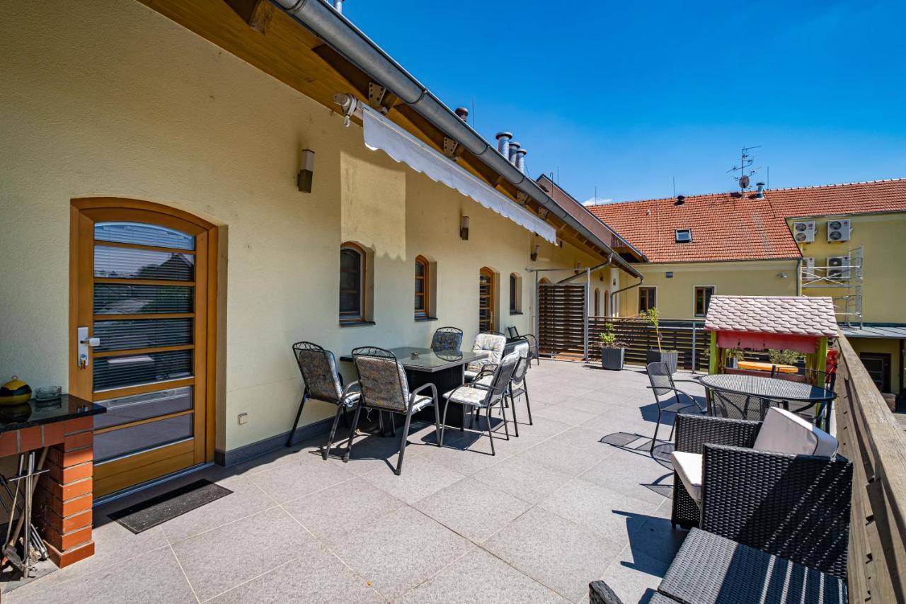 Relax Hotel Stork Lednice Esterno foto