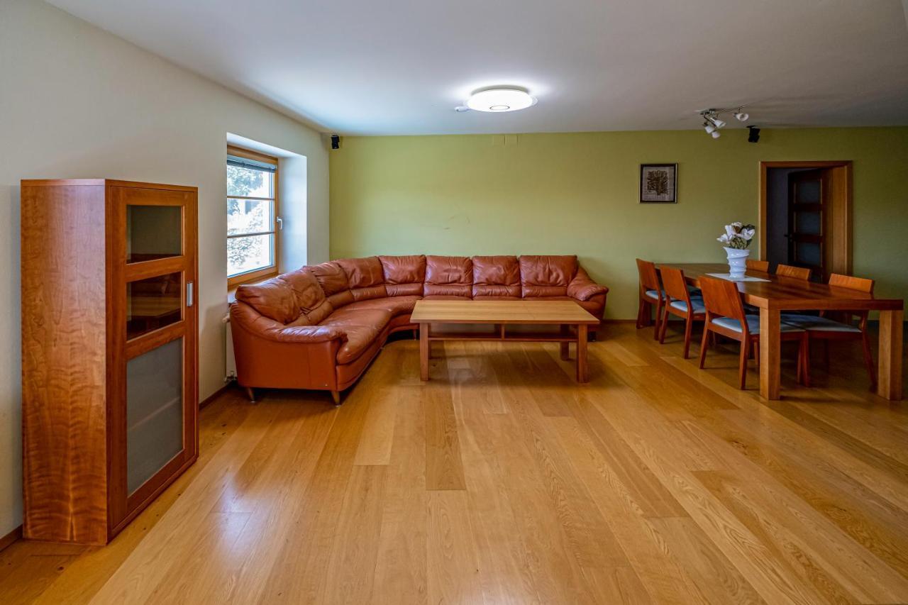 Relax Hotel Stork Lednice Esterno foto