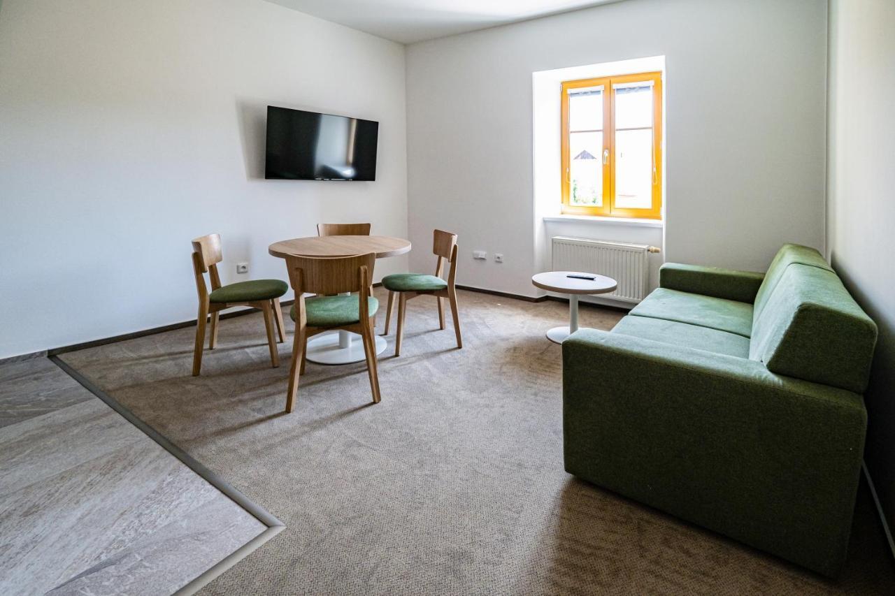Relax Hotel Stork Lednice Esterno foto