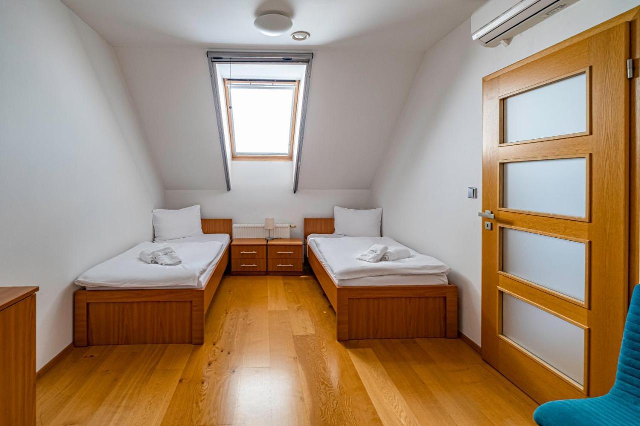 Relax Hotel Stork Lednice Esterno foto