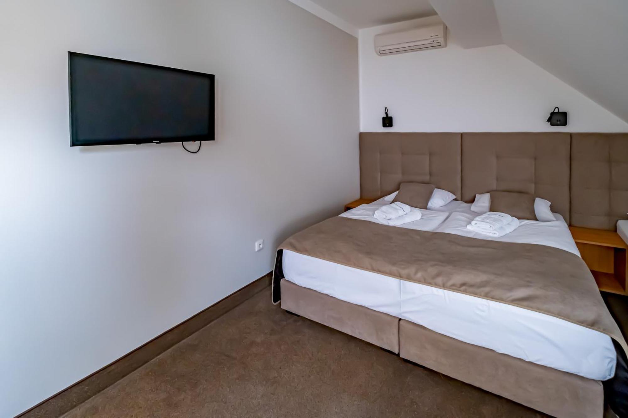 Relax Hotel Stork Lednice Esterno foto