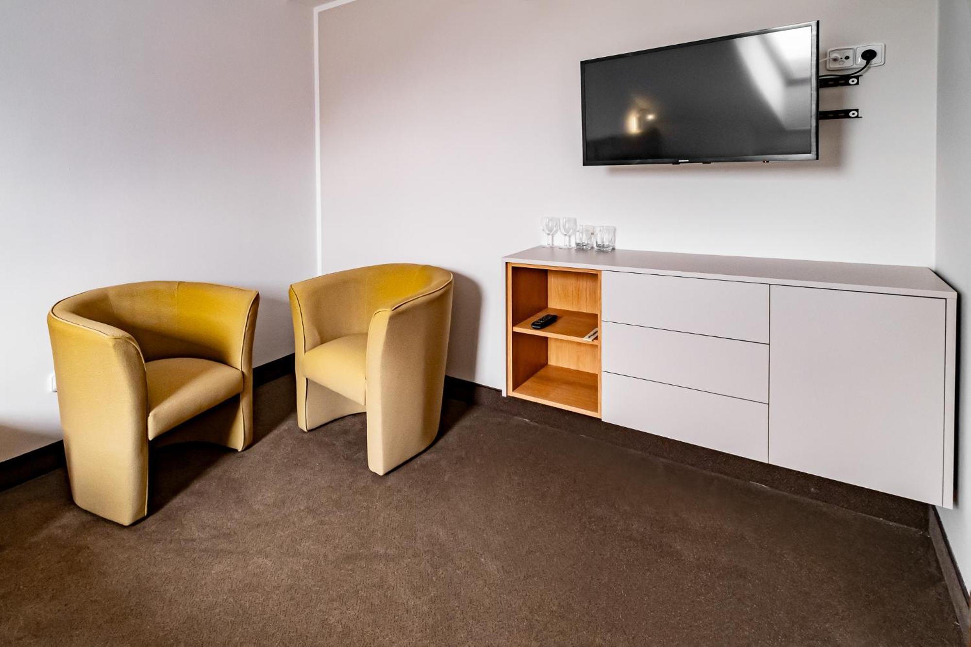 Relax Hotel Stork Lednice Esterno foto