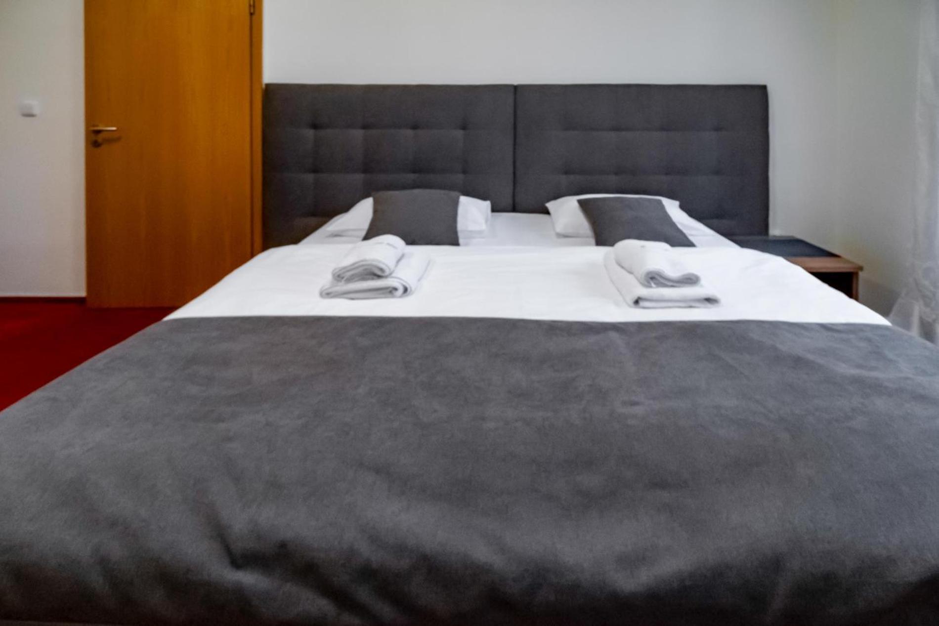 Relax Hotel Stork Lednice Esterno foto