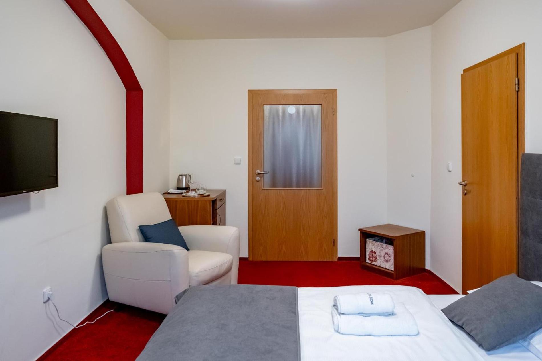 Relax Hotel Stork Lednice Esterno foto