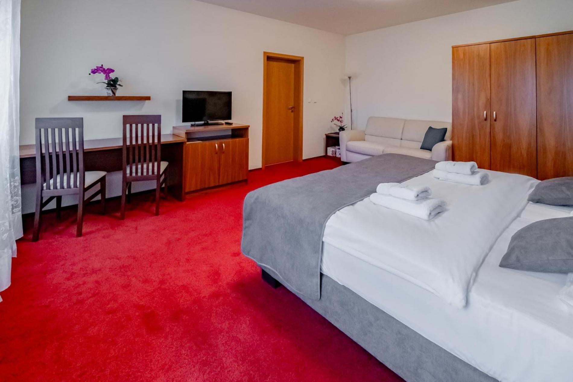 Relax Hotel Stork Lednice Esterno foto