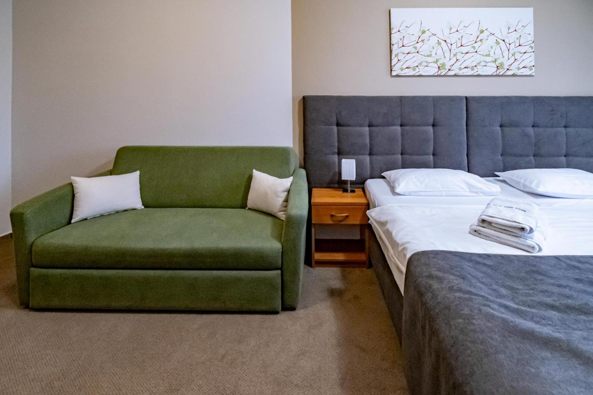 Relax Hotel Stork Lednice Esterno foto