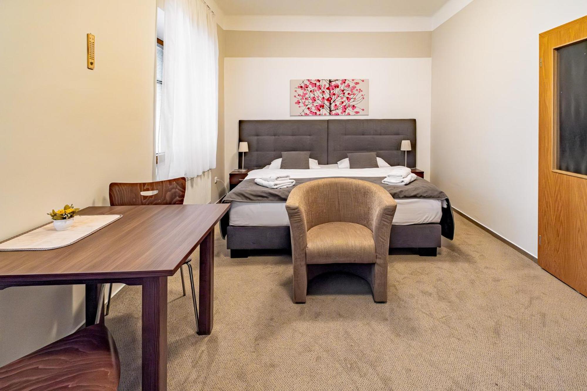 Relax Hotel Stork Lednice Esterno foto
