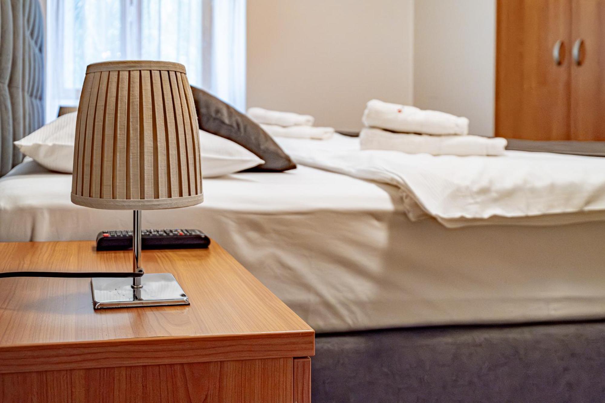 Relax Hotel Stork Lednice Esterno foto
